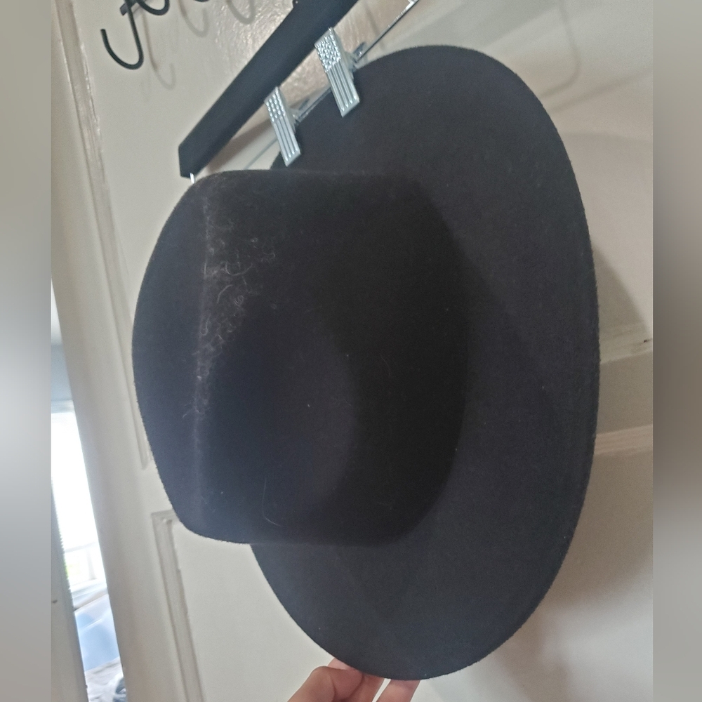 Universal Thread Black Hat